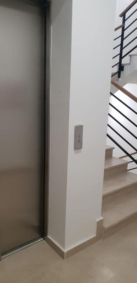 Luxury Moobl - Free Parking Apartment